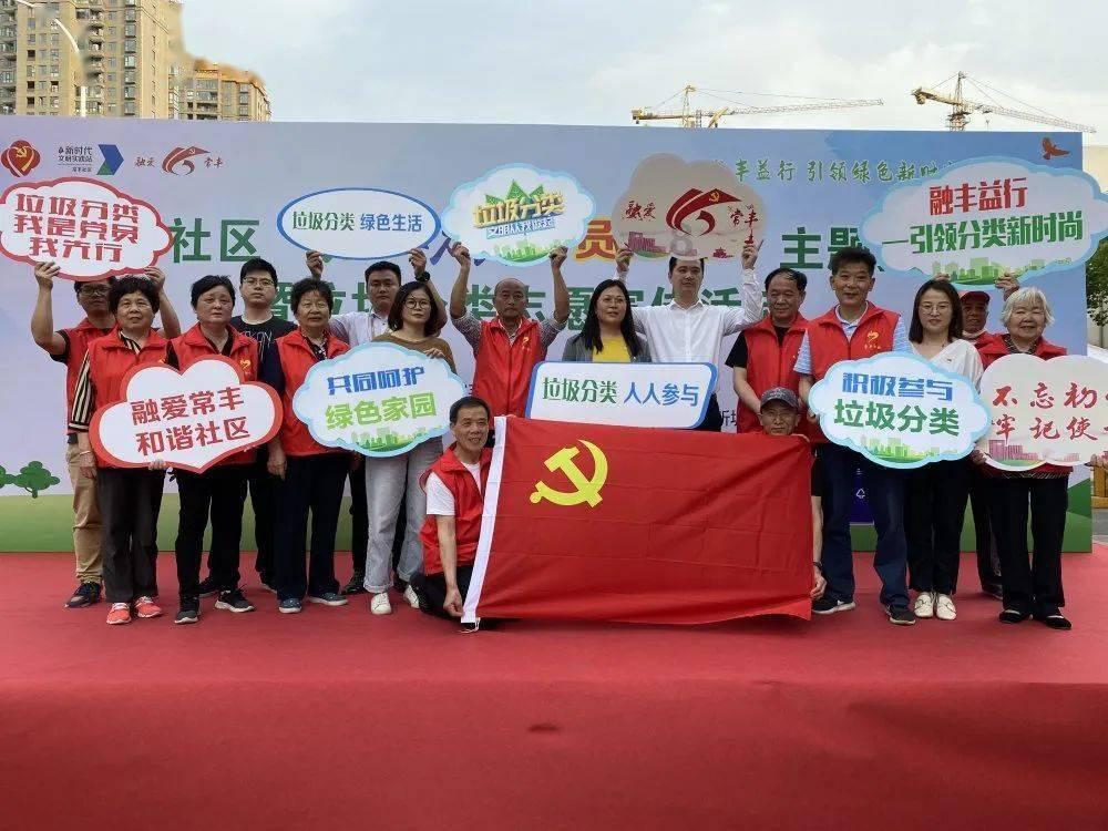 闪亮派对上的女孩